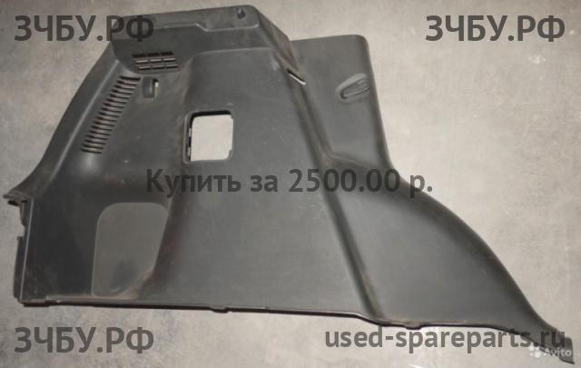 Suzuki SX4 (1) Обшивка багажника