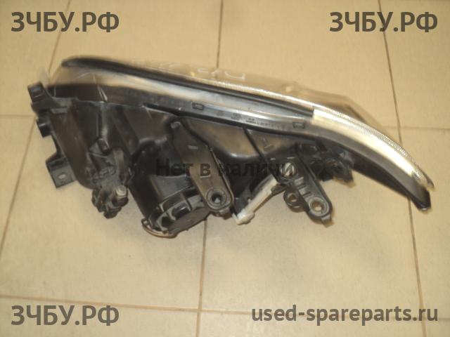 Toyota RAV 4 (3) Фара правая