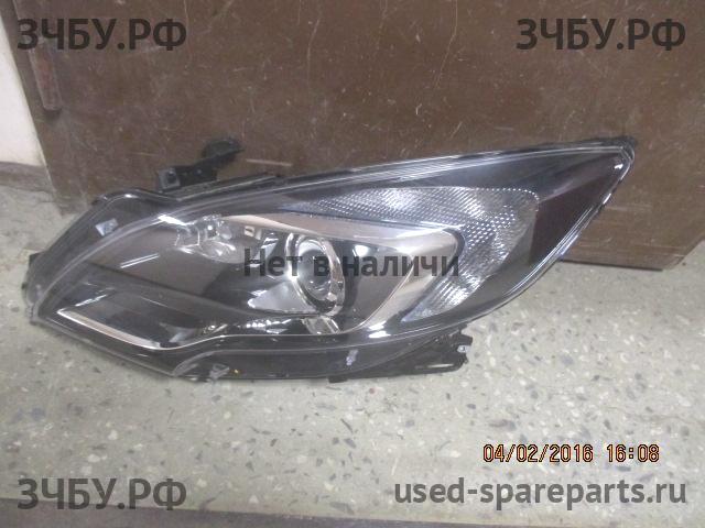 Opel Zafira C Фара левая