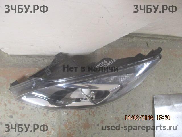 Opel Zafira C Фара левая