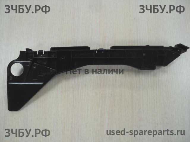 Toyota Corolla (E12) Кронштейн бампера передний