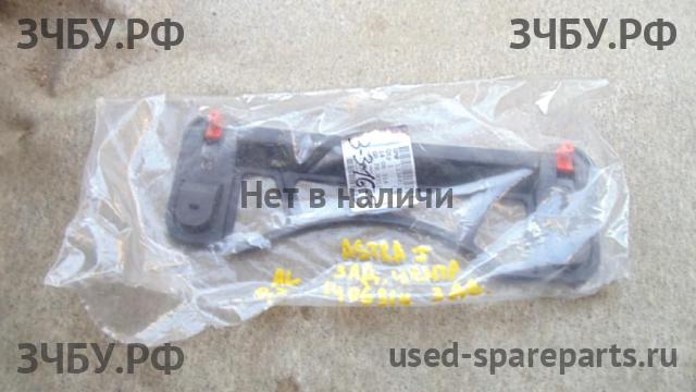 Opel Astra J Кронштейн бампера задний