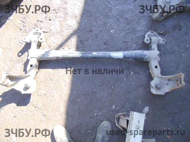 Opel Astra H Балка задняя поперечная