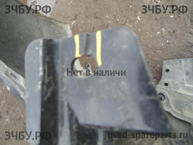 Honda Civic 8 (4D) Бампер передний