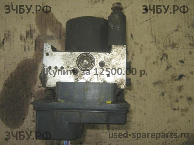 Isuzu NLR 85 Блок ABS (насос)