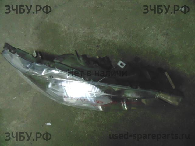 Honda Civic 8 (4D) Фара правая