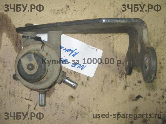 Isuzu NLR 85 Кронштейн