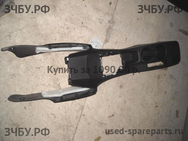 Hyundai Solaris 1 Консоль между сиденьями (Подлокотник)