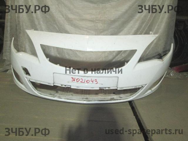 Opel Astra J Бампер передний