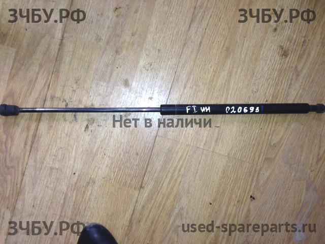 Ford Focus 1 Амортизатор крышки багажника