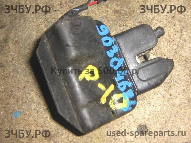 Nissan Primera P10 Замок багажника