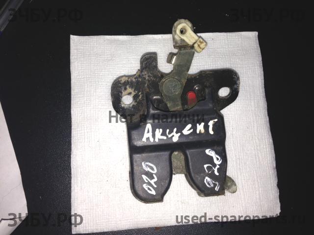 Hyundai Accent 2 Замок двери