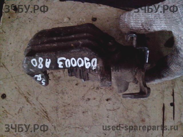 Audi 80/90 [B4] Суппорт задний правый (в сборе со скобой)