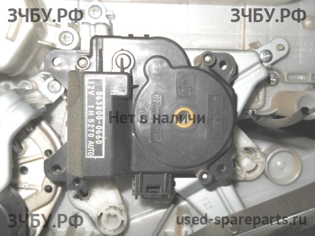Toyota Land Cruiser 120 (PRADO) Моторчик заслонки печки
