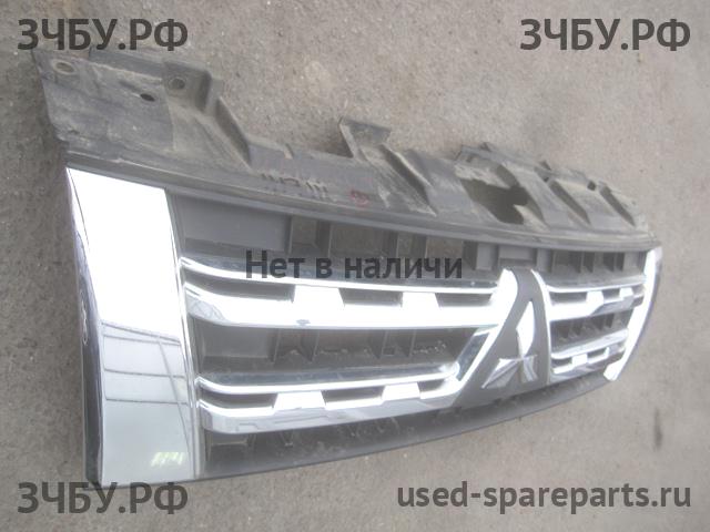 Mitsubishi Pajero/Montero 4 Решетка радиатора