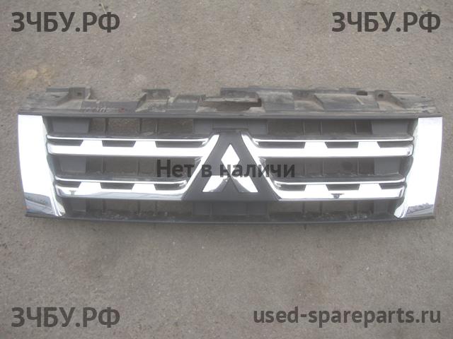 Mitsubishi Pajero/Montero 4 Решетка радиатора