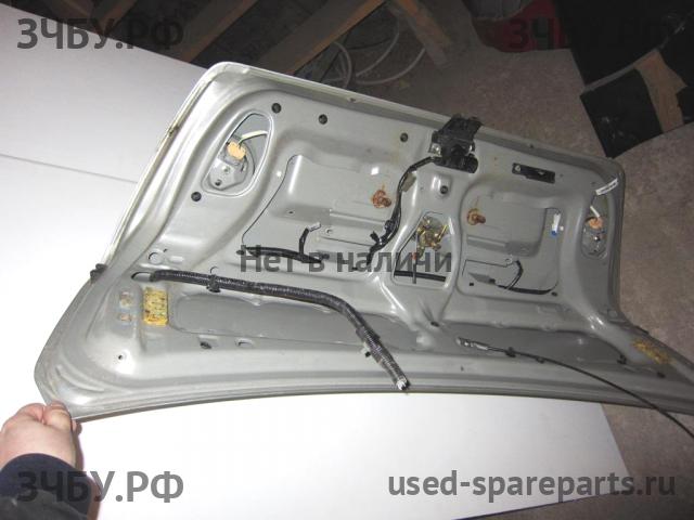 Lexus IS (1) 200/300 Крышка багажника