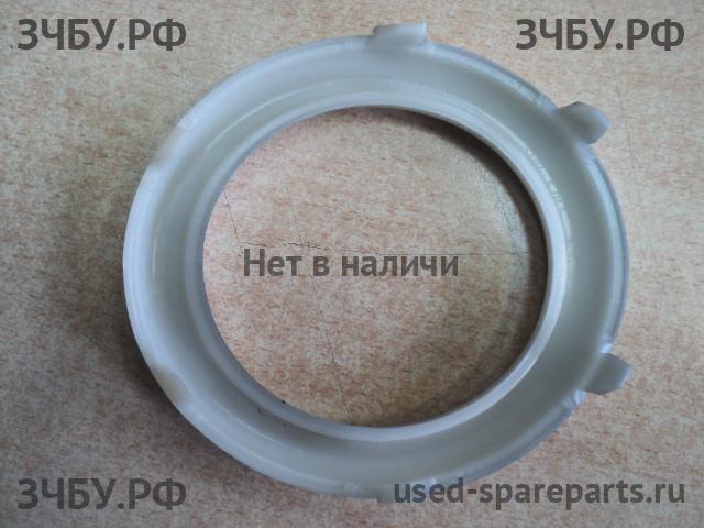 Mitsubishi Pajero/Montero Sport 2 (KH) Рамка противотуманной фары левой
