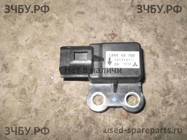 Mazda BT-50 (1) Датчик удара AIR BAG (SRS)