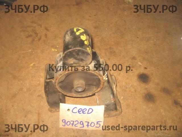 KIA Ceed 1 Опора двигателя