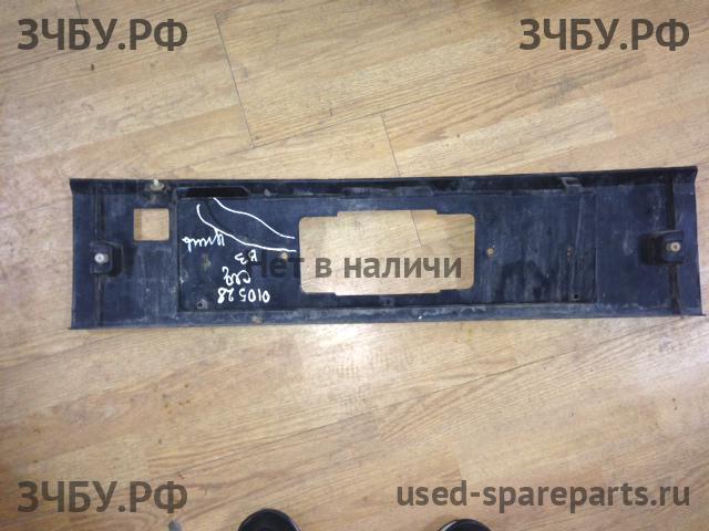 Volkswagen Passat B3 Накладка на дверь багажника