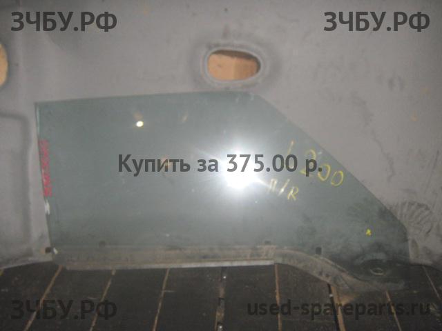 Toyota Hi Ace (4) Стекло двери передней правой