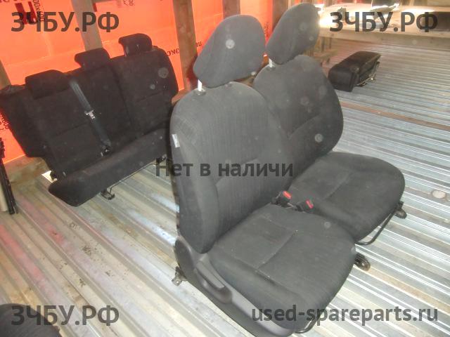 Toyota Auris 1 (E150) Сиденья (комплект)