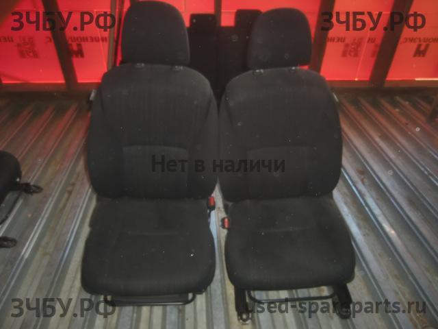 Toyota Auris 1 (E150) Сиденья (комплект)