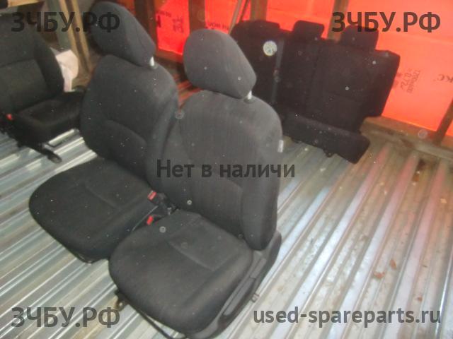 Toyota Auris 1 (E150) Сиденья (комплект)