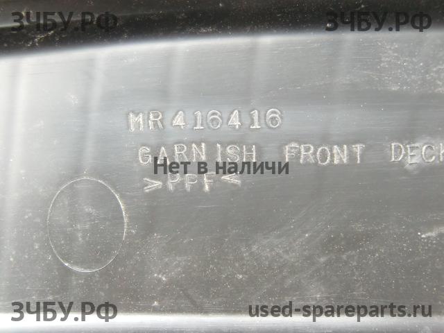 Mitsubishi Pajero/Montero 4 Решетка стеклоочистителя (Дефлектор водостока)