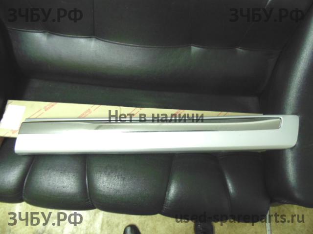 Toyota Land Cruiser 200 Молдинг двери передней правой