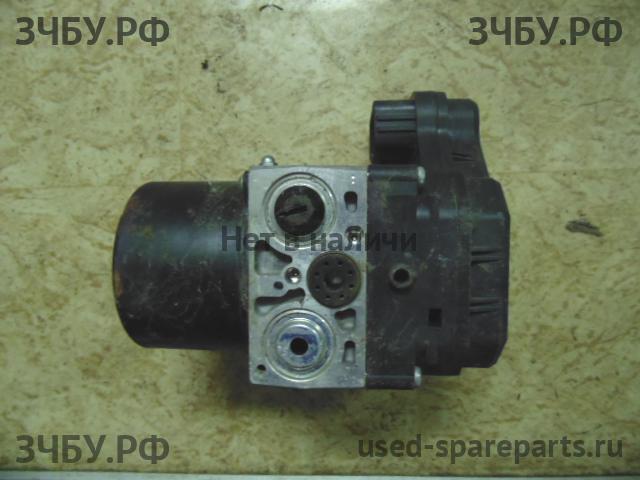 Lexus IS (2) 250/350 Блок ABS (насос)