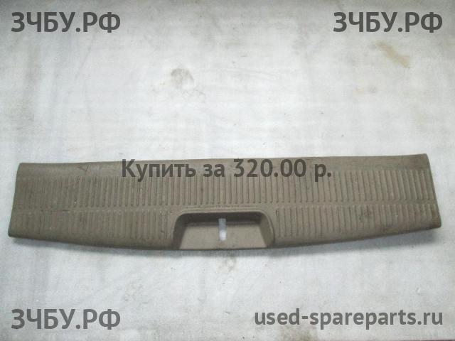 Chrysler Voyager/Caravan 4 Обшивка багажника задней панели
