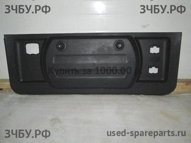 Mitsubishi Pajero/Montero 4 Обшивка двери багажника