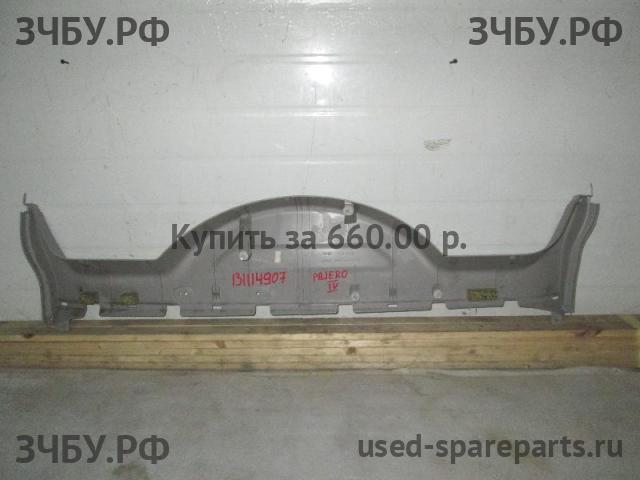 Mitsubishi Pajero/Montero 4 Обшивка двери багажника