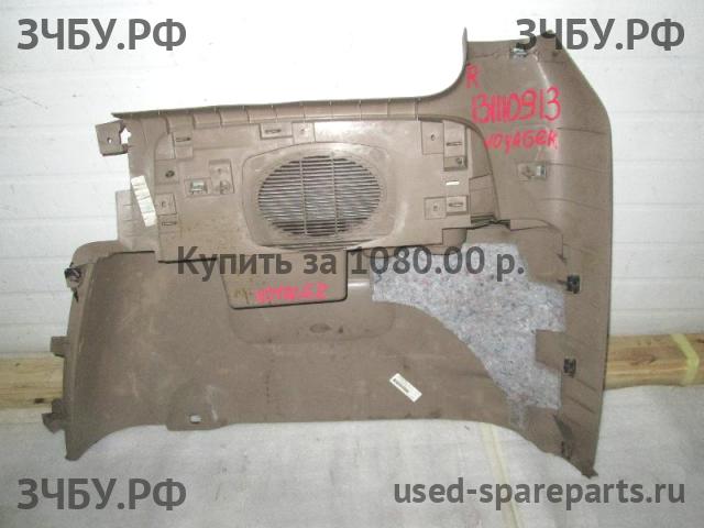 Chrysler Voyager/Caravan 4 Обшивка багажника боковая правая