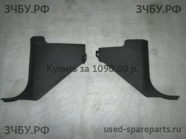 Mitsubishi Pajero/Montero 4 Накладки на стойки кузова передние (комплект)