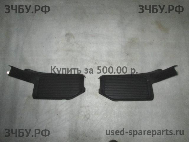 Mitsubishi Pajero/Montero 4 Накладки на пороги (комплект)