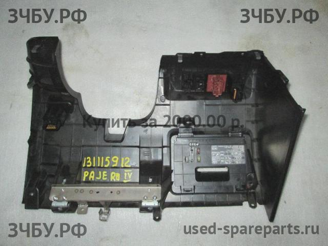 Mitsubishi Pajero/Montero 4 Накладка декоративная на торпедо