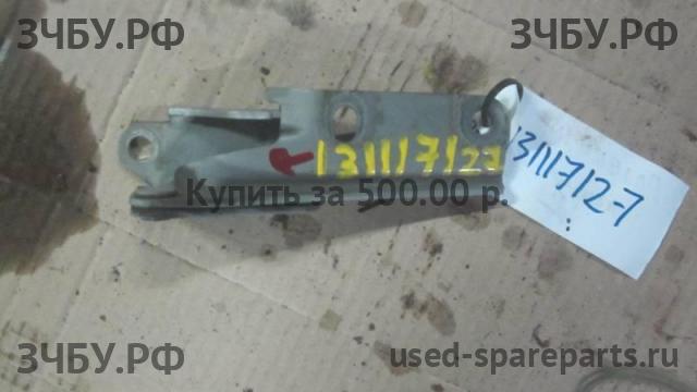 Mitsubishi Pajero/Montero 4 Петля капота