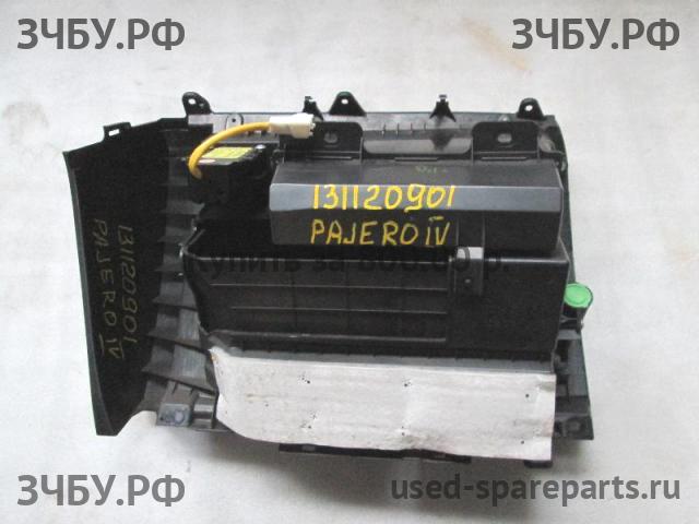 Mitsubishi Pajero/Montero 4 Бардачок