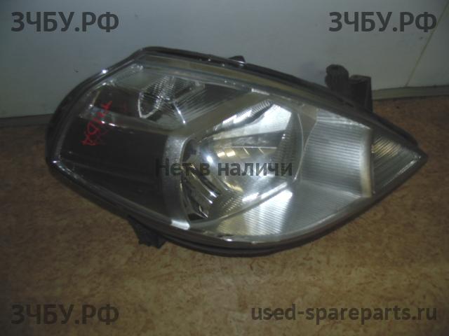 Nissan Tiida 1 Фара правая