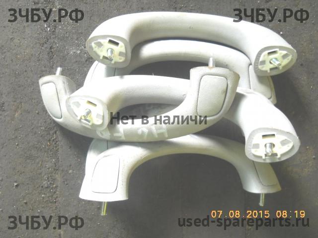 Toyota Hi Lux (2) Ручка внутренняя потолочная