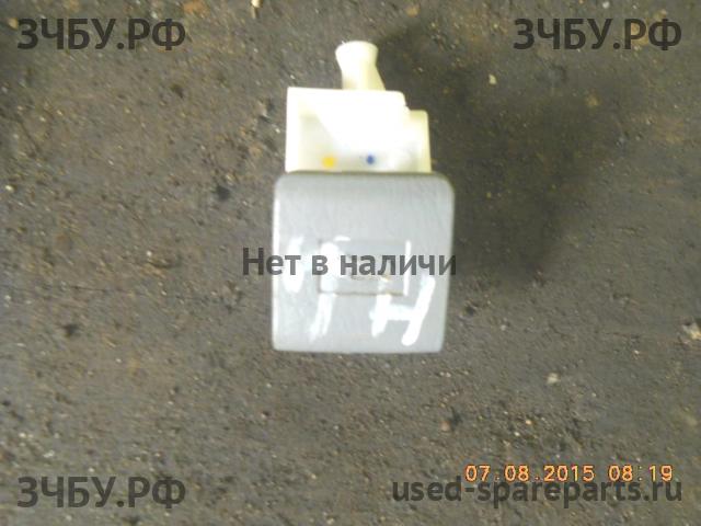 Toyota Hi Lux (2) Ручка открывания капота