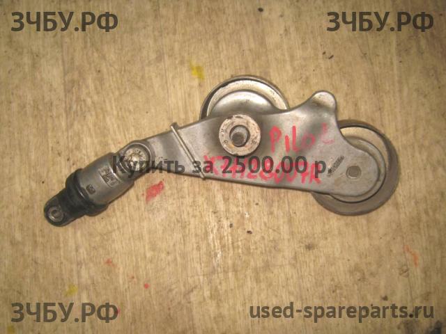 Honda Pilot (2) Кронштейн ролика натяжения ремня