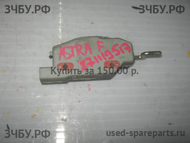 Opel Astra F Активатор замка багажника