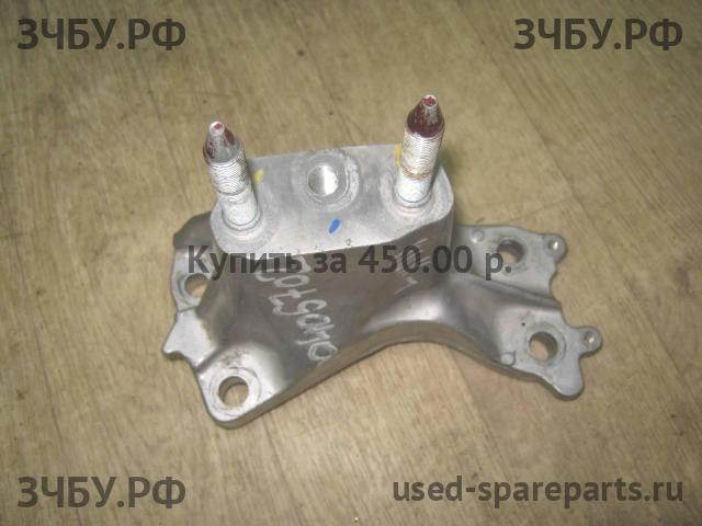 Honda Civic 8 (4D) Кронштейн крепления КПП