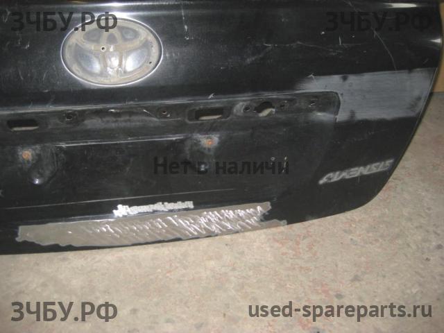 Toyota Avensis 2 Крышка багажника