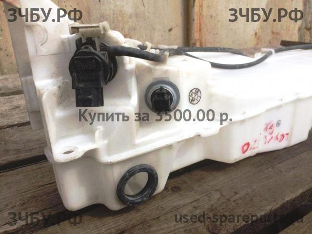 Toyota Land Cruiser 200 Бачок омывателя лобового стекла