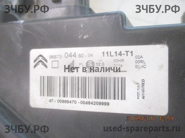 Citroen C4 (2) Фара правая